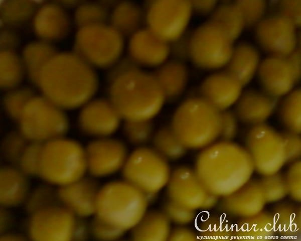 Салат с рыбой и маринованным перцем.