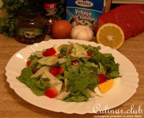 Салат с куринными конвертиками