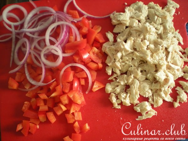 Картофельный салат с сыром Фета и курицей, сытный