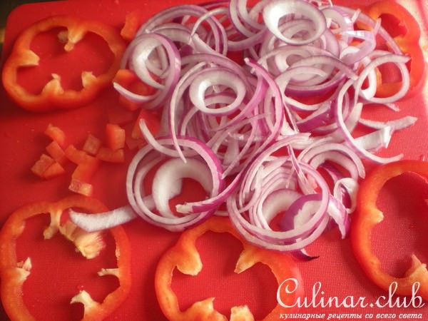 Картофельный салат с сыром Фета и курицей, сытный