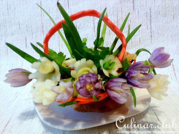Порционные корзиночки с салатами.