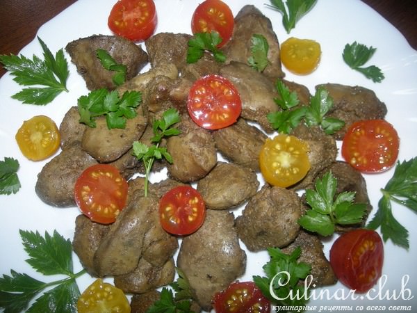 Салат с куриной печенью и помидорами черри
