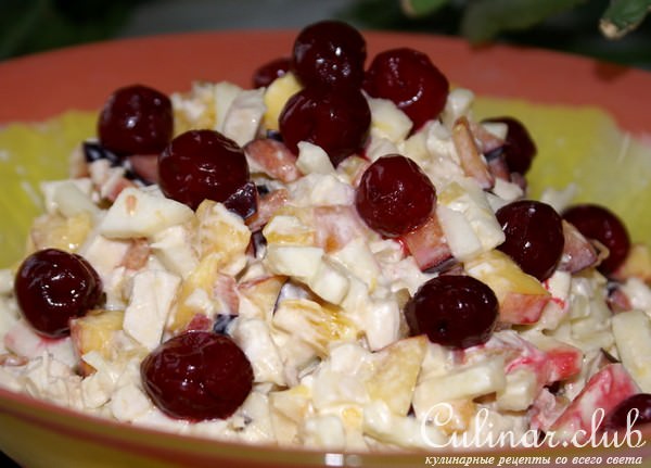 Салат с фруктами и куриной грудкой