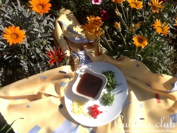 Тайский салат из дыни и риса с кинзой