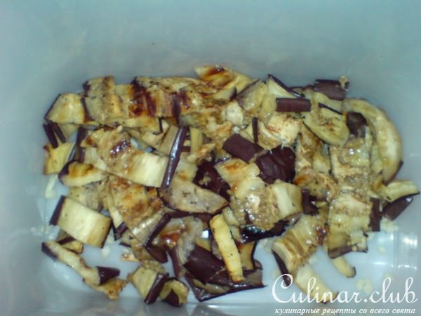 Салат из запеченный перчиков и баклажана