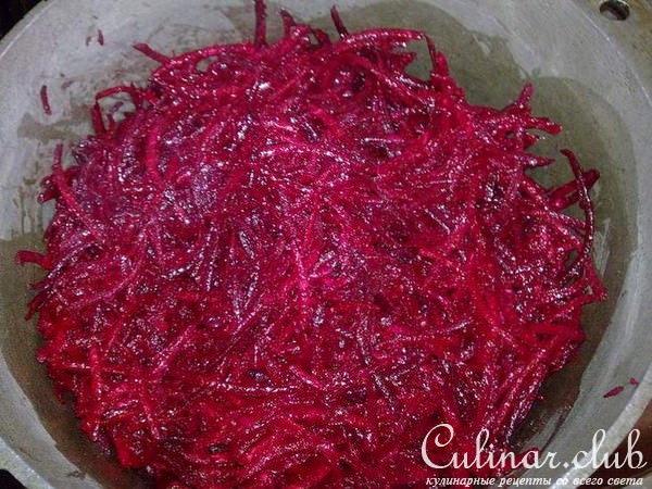 Свекла с орехами и черносливом