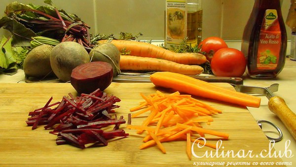 Летний салат-конструктор с жареным сыром и прочими «запасными частями».
