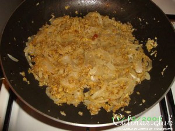 Фасоль с айвой и орехами