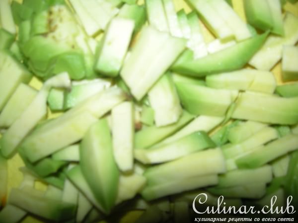 Авокадо с икрой и яйцами