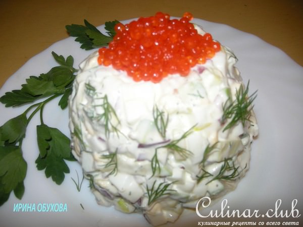 Авокадо с икрой и яйцами