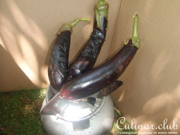 Салат из печеных баклажан и перца (вариант)