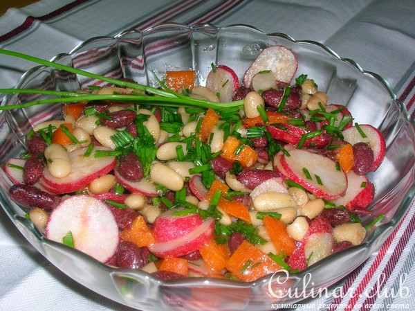 Салат "Две фасольки" ( один из самых простых, но вкусных и полезных салатов)