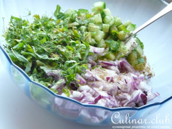 Египетский салат с сыром Фета, мятой и укропом.