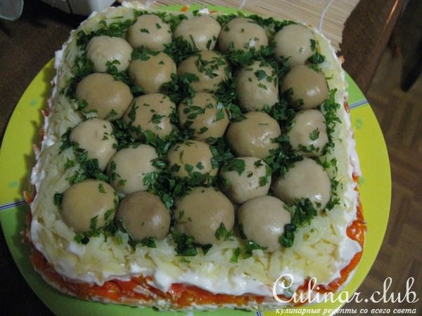 Салат " Грибная поляна " с курицей
