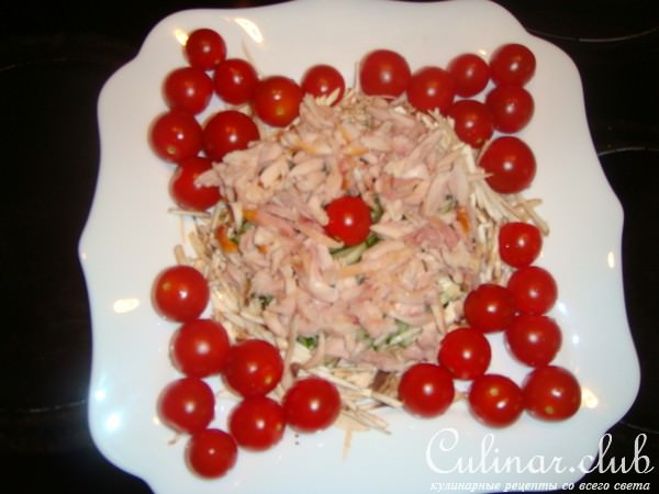 Салат с копченой курочкой