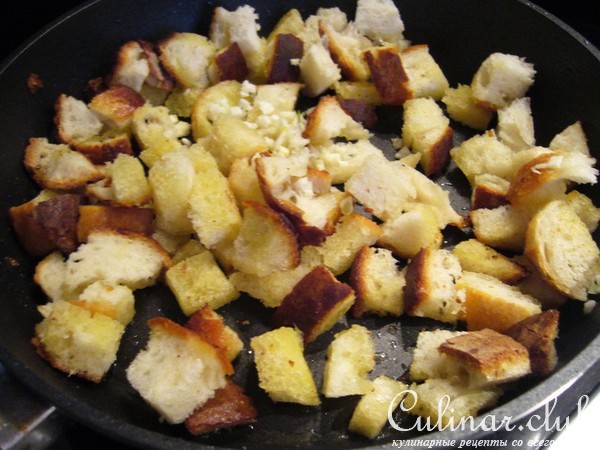 Панцанелла (Panzanella) - тосканский хлебный салат с помидорами