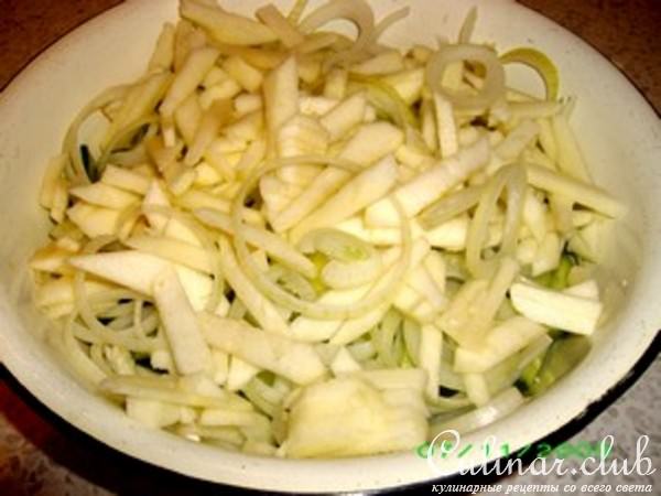 Салат из огурцов (очень простой вариант)