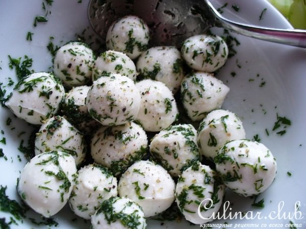 Салат из свежих овощей с Беконом и Мини-Моцареллой
