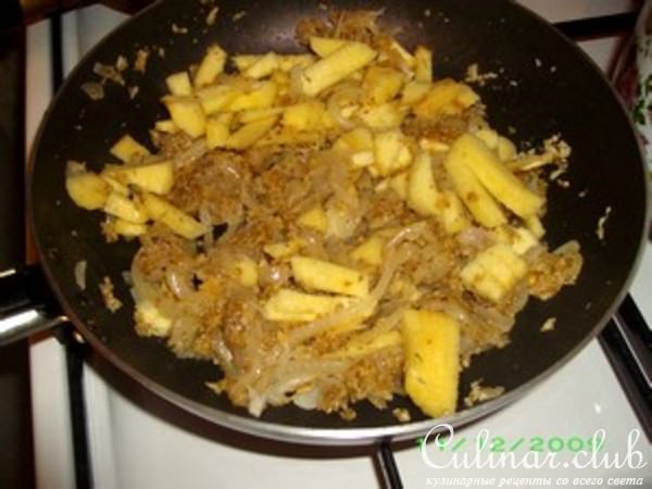 Фасоль с айвой и орехами