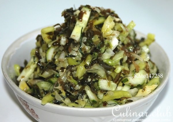 Салат овощной с морской капустой
