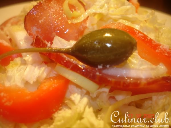 Салат из пекинской капусты с сыровяленым мясом