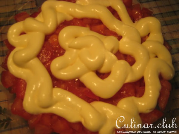 Салат из курицы и 3-х сортов сыра.