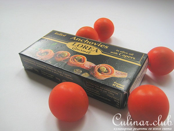 Яичный салат с заправкой из анчоусов.
