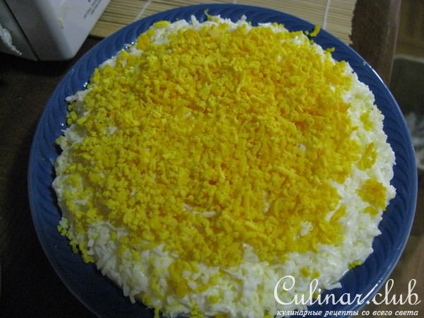Салат " Нежность" с плавлеными сырками и курицей