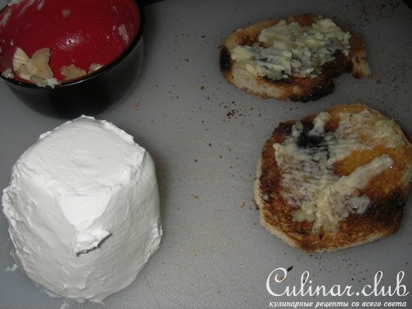 Chvre chaude (салат с горячим козьим сыром)