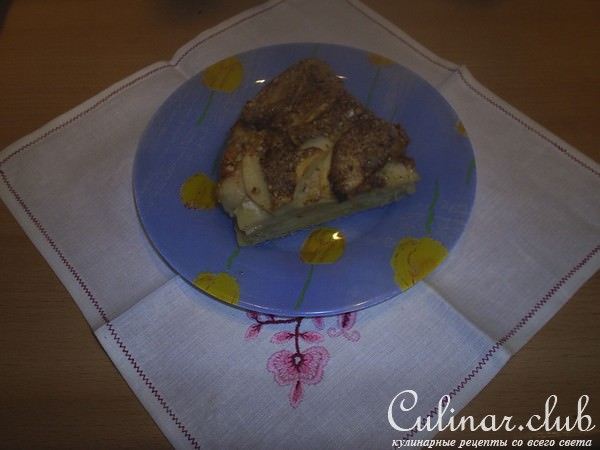 Пирог с яблоками и орехами