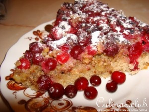 Клюквенный пирог с грецкими орехами