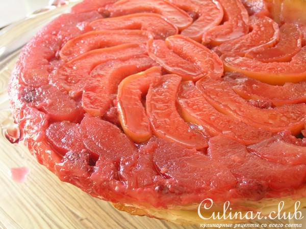 Малиновый татен с айвой и яблоками