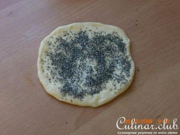 Плюшки с маком (варианты лепки)