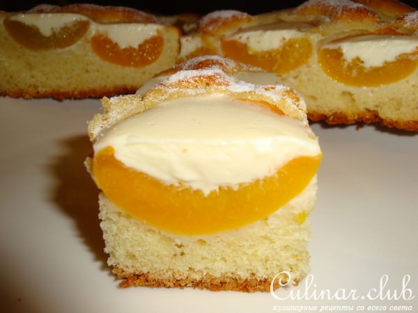 Пирог с персиками и кремом
