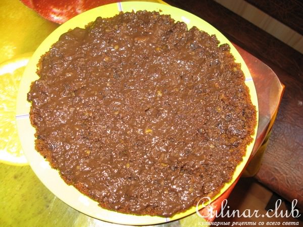 Пирог "Кризис нам по зубам" с орехами и кремом