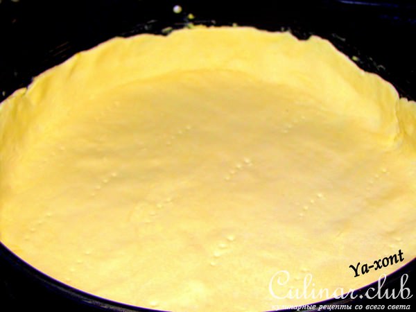 Пирог с начинкой из хурмы с кремом.