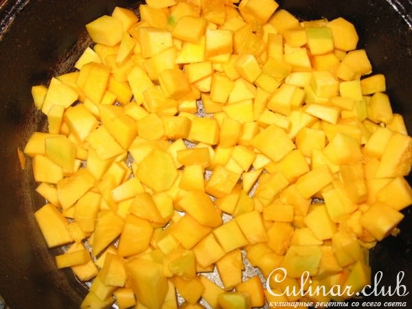 Пирожки десертные с тыквой, черносливом и грецкими орехами