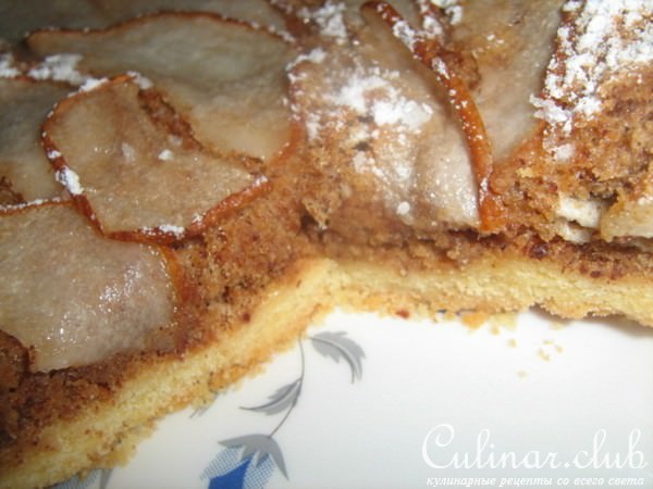 Пирог с миндальным безе и грушами