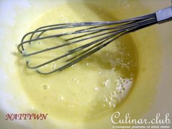 Нежный пирог со свежей клубникой.