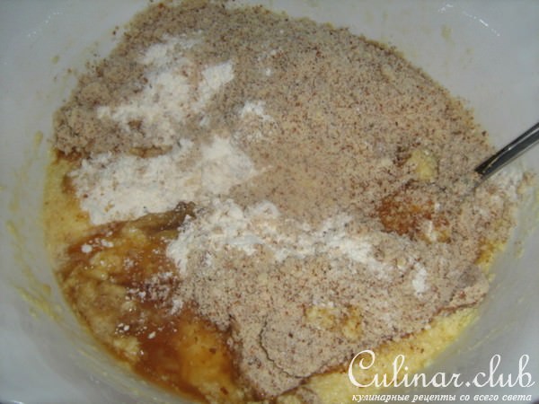 Яблочный пирог с миндальным кремом.