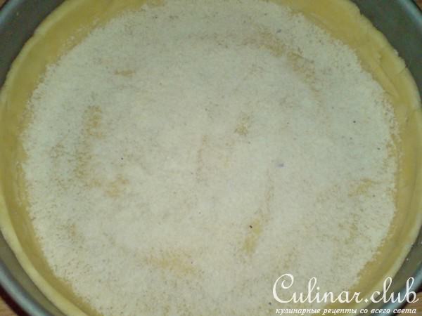 Сливовый пирог с корицей под творожной заливкой
