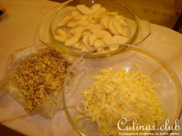 Пирог с грушей и сыром