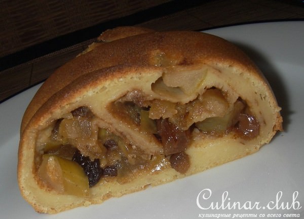 Заливной блинчатый пирог с яблоками и бананами