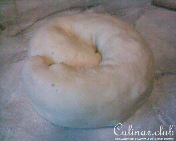 Постный пирог с халвой и орехами