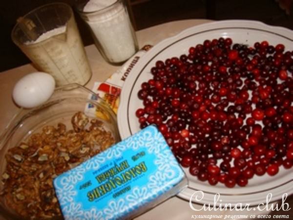 Клюквенный пирог с грецкими орехами