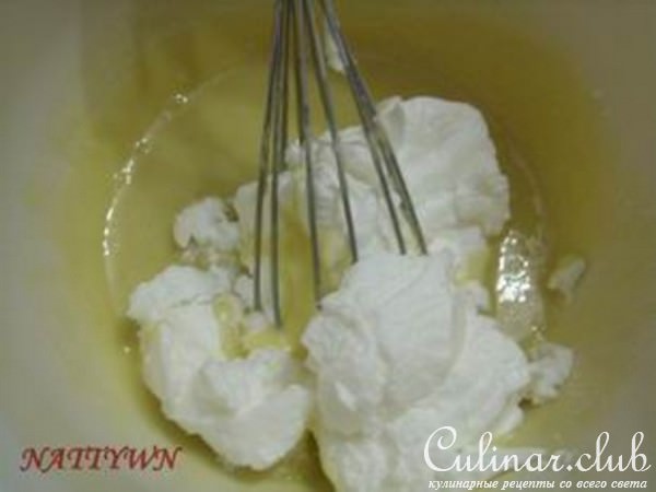 Нежный пирог со свежей клубникой.