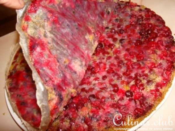 Клюквенный пирог с грецкими орехами