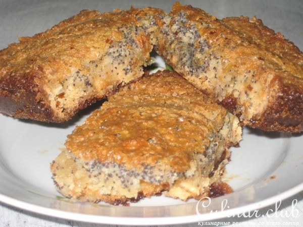 Скорый пирог со сгущенкой и маком.