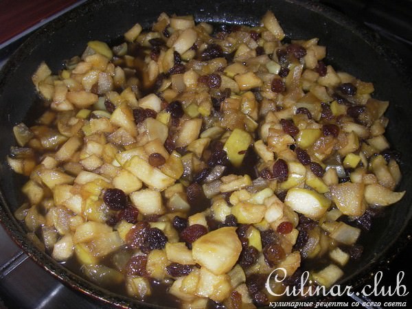 Заливной блинчатый пирог с яблоками и бананами
