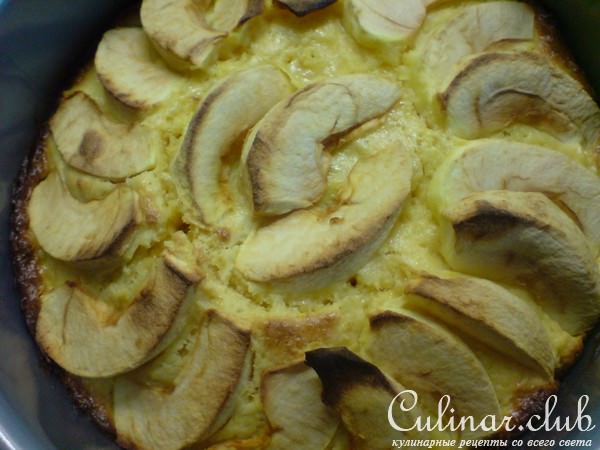 Пирог яблочный с курагой и карамелью